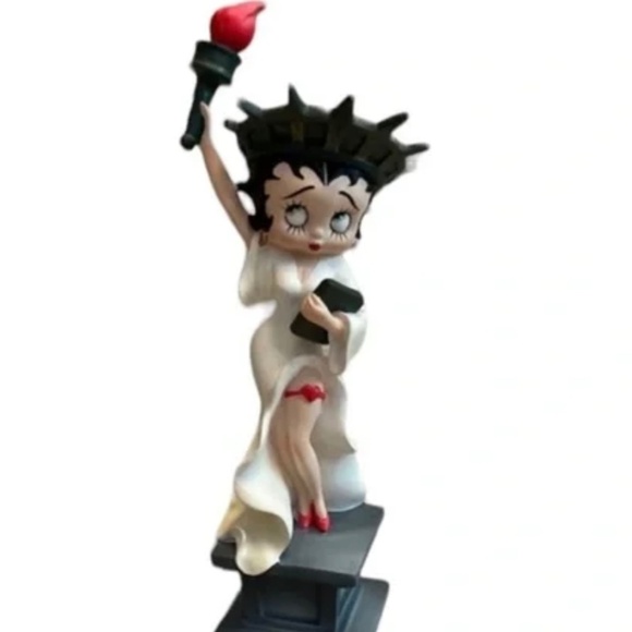 Betty Boop Other - Betty Boop Liberty Figurine